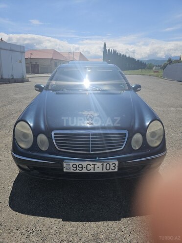 Mercedes E 240-1