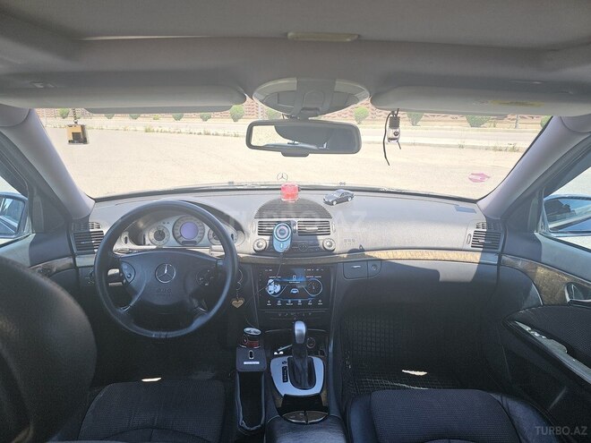 Mercedes E 240-4