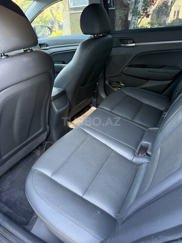 Hyundai Elantra-3