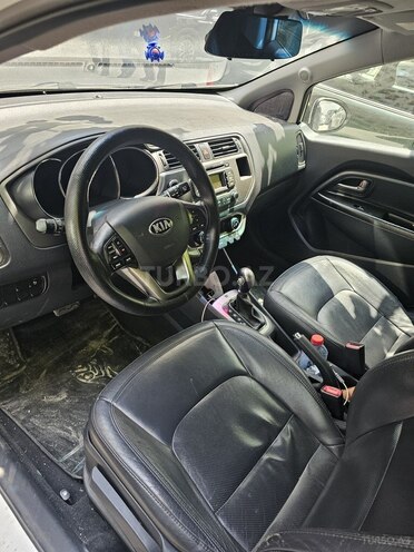 Kia Rio-5