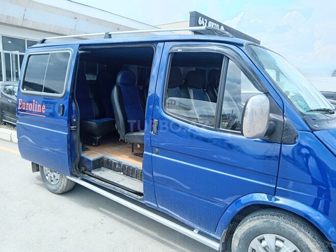 Ford Transit-2