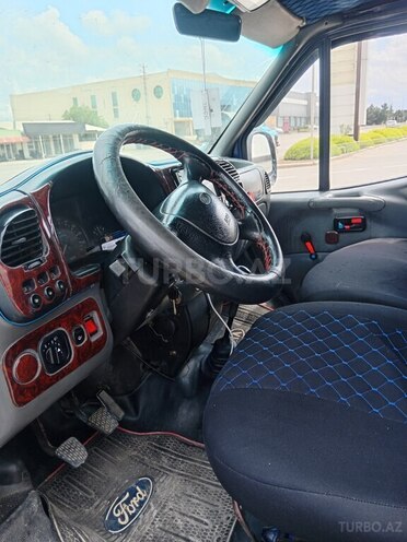 Ford Transit-5