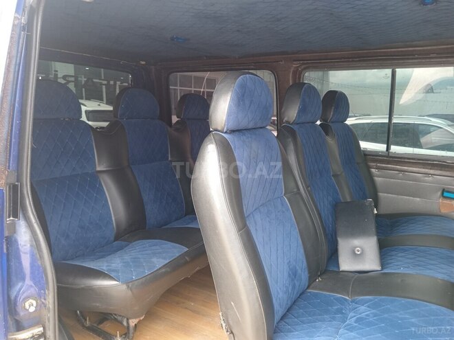 Ford Transit-7