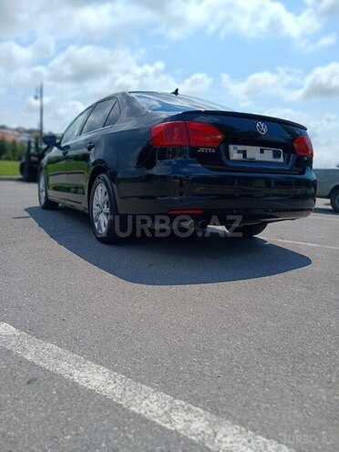 Volkswagen Jetta-12