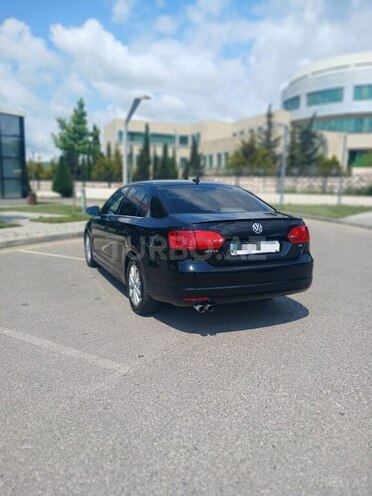 Volkswagen Jetta-11