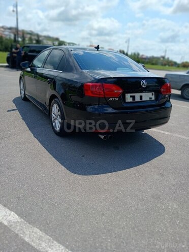 Volkswagen Jetta-13
