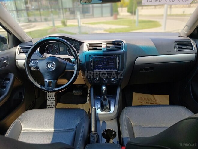 Volkswagen Jetta-16