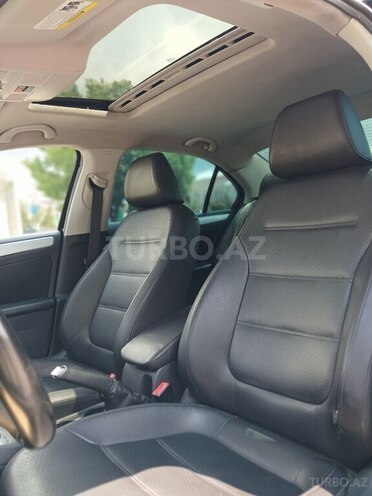 Volkswagen Jetta-18
