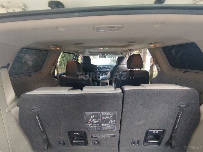 Kia Carnival-13