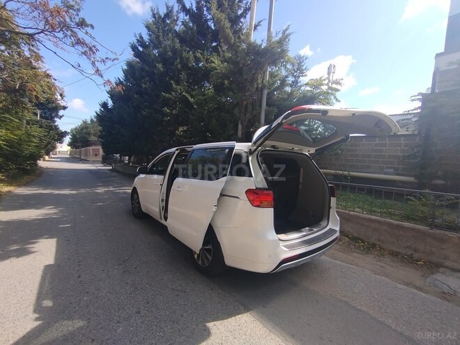 Kia Carnival-11