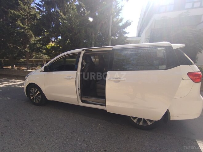 Kia Carnival-4
