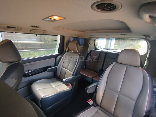 Kia Carnival-5