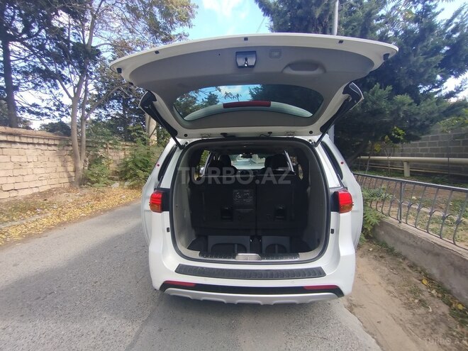 Kia Carnival-12