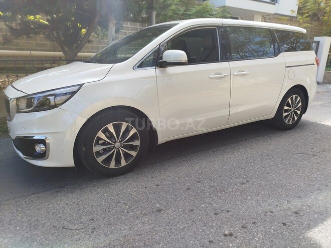 Kia Carnival-2