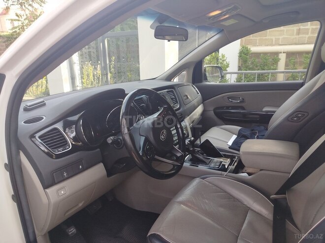 Kia Carnival-9