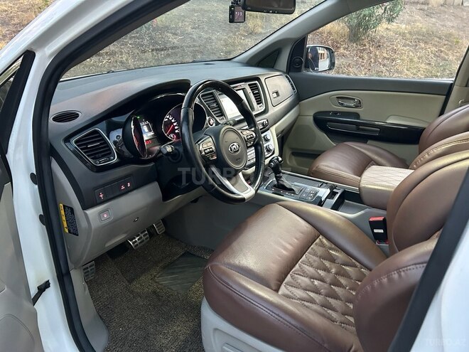 Kia Carnival-13