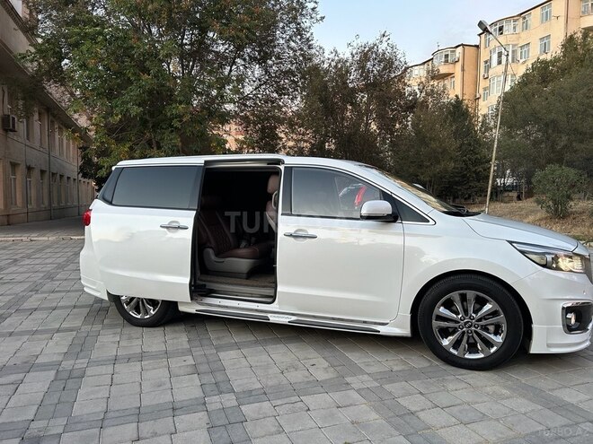 Kia Carnival-12