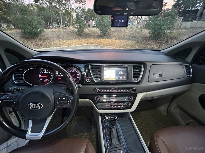 Kia Carnival-14