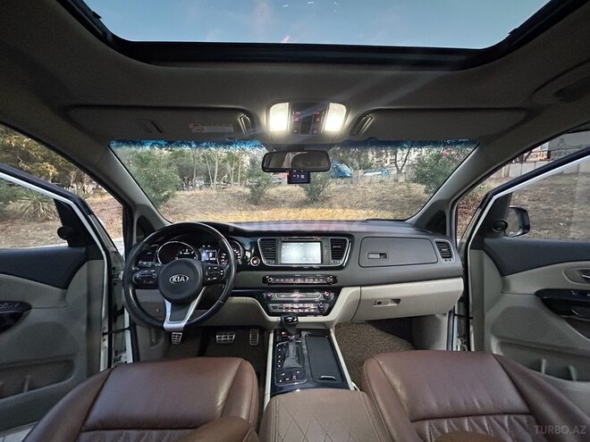 Kia Carnival-16