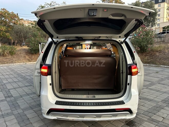 Kia Carnival-21