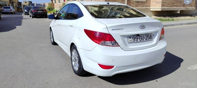 Hyundai Accent-3