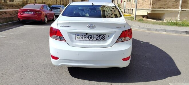 Hyundai Accent-2