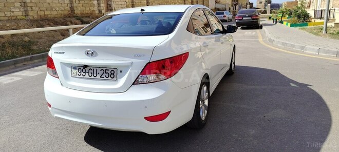 Hyundai Accent-6