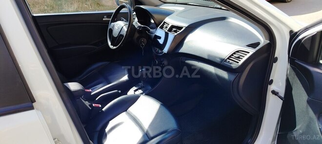 Hyundai Accent-7