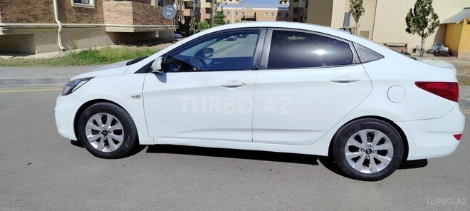 Hyundai Accent-4