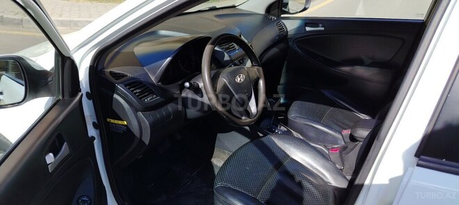 Hyundai Accent-8