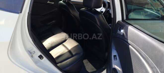 Hyundai Accent-9