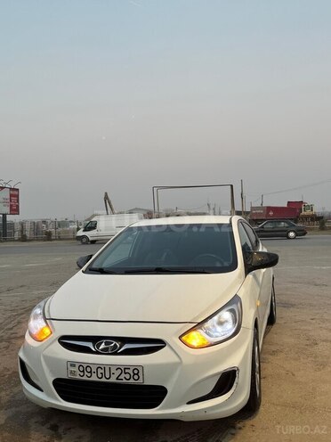 Hyundai Accent-11