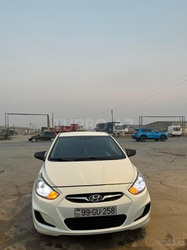 Hyundai Accent-13