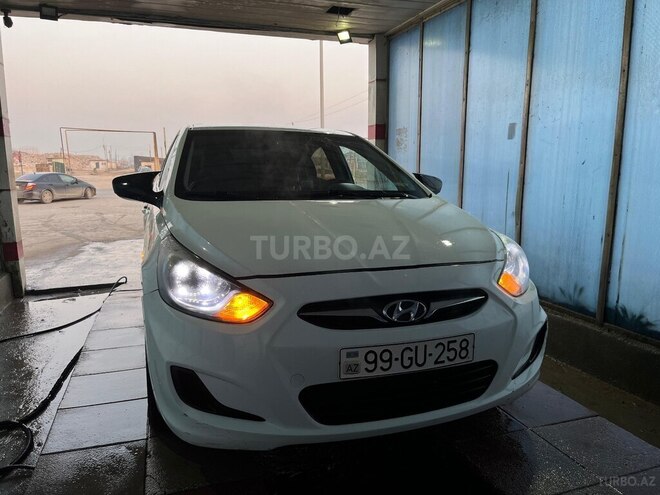 Hyundai Accent-12