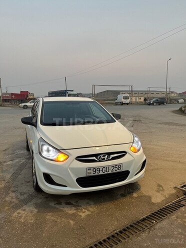 Hyundai Accent-14