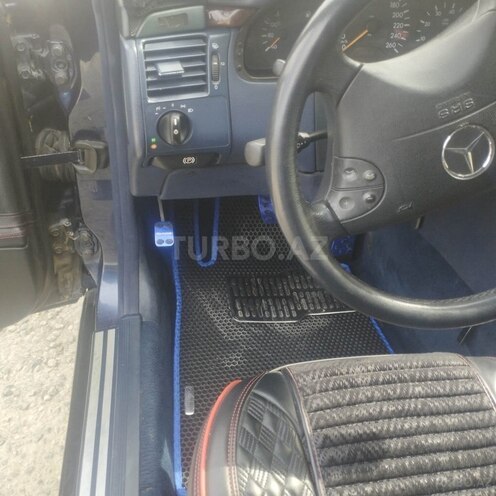 Mercedes E 240-3