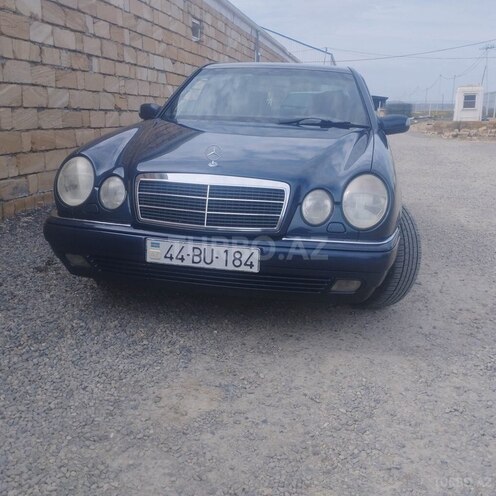 Mercedes E 240-1