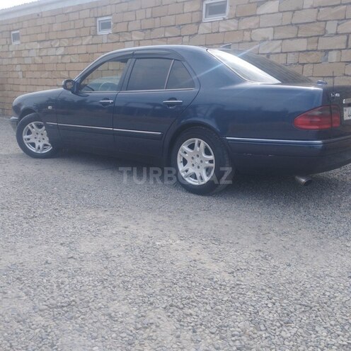 Mercedes E 240-10