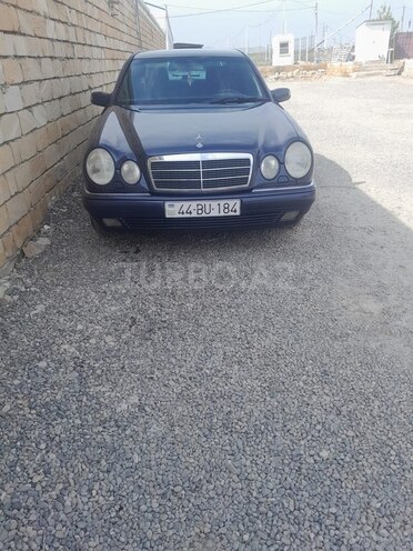 Mercedes E 240-8