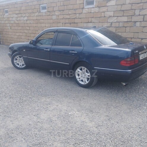 Mercedes E 240-2