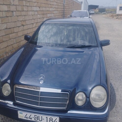 Mercedes E 240-5