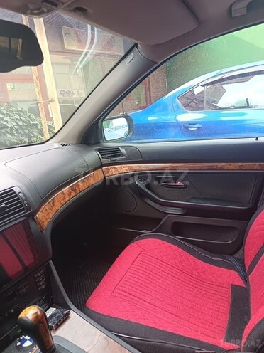 BMW 523-8