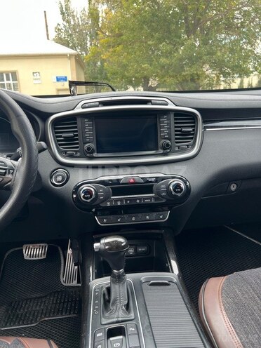 Kia Sorento-8