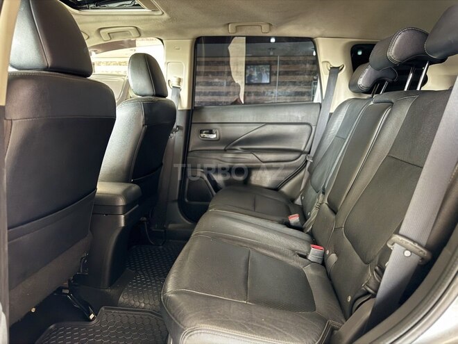 Mitsubishi Outlander-13
