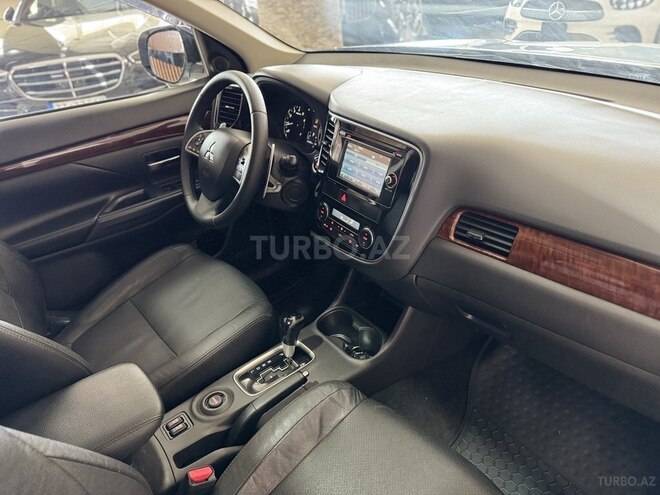 Mitsubishi Outlander-16