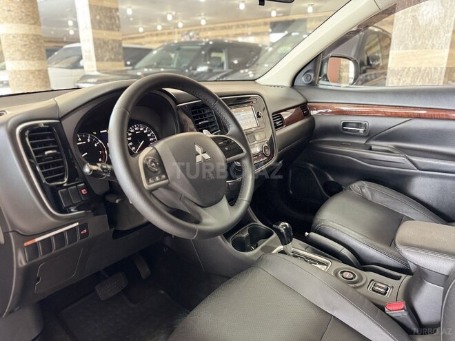 Mitsubishi Outlander-11