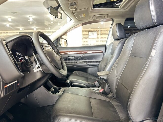 Mitsubishi Outlander-12