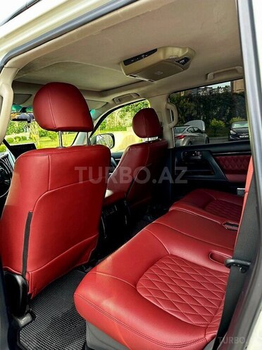 Toyota Land Cruiser-9