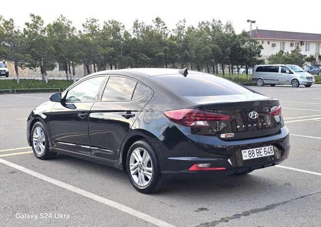 Hyundai Elantra-2