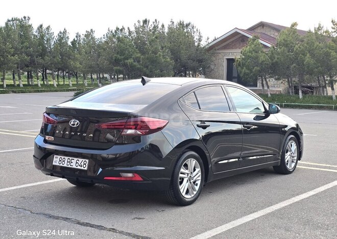 Hyundai Elantra-3